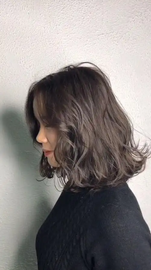 给大家推荐一款短发空气烫,非常时尚减龄