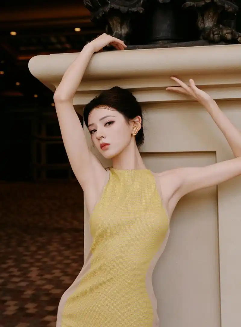 张予曦的这套黄色礼服,感觉如何?
