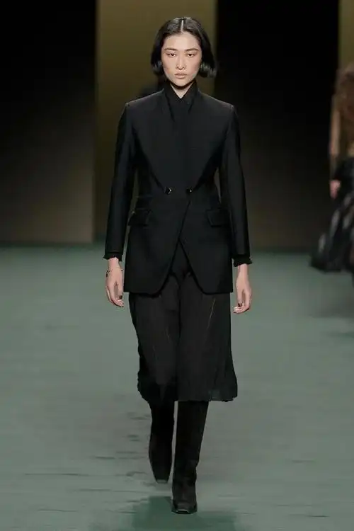 爱马仕大衣走秀款(爱马仕大衣2020)