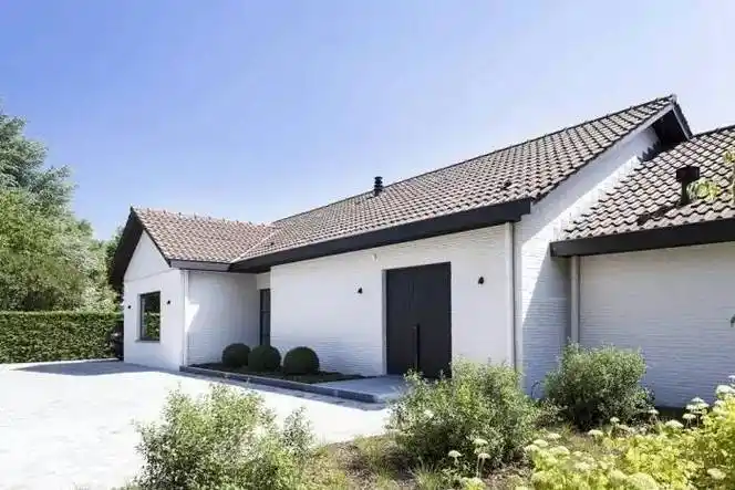 平房改造自然美景下的优雅与现代