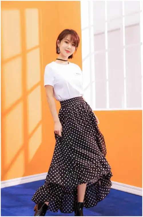 杨紫早春少女风穿搭俏皮可爱李现挑战复古风西装穿搭太帅气