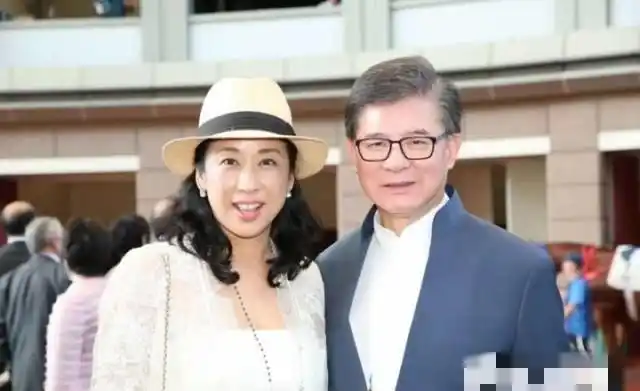 朱玲玲夫妇带儿子出席晚会,富豪丈夫望着继子眼里尽是父爱_网易订阅