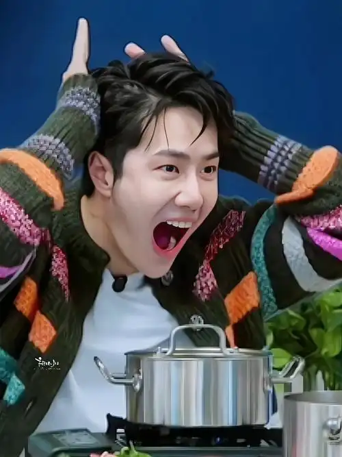 王一博输给wcc不能忍小表情可爱洗了