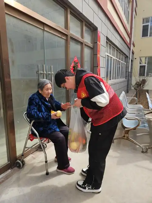 化学系开展情系敬老院春日送温暖志愿服务活动