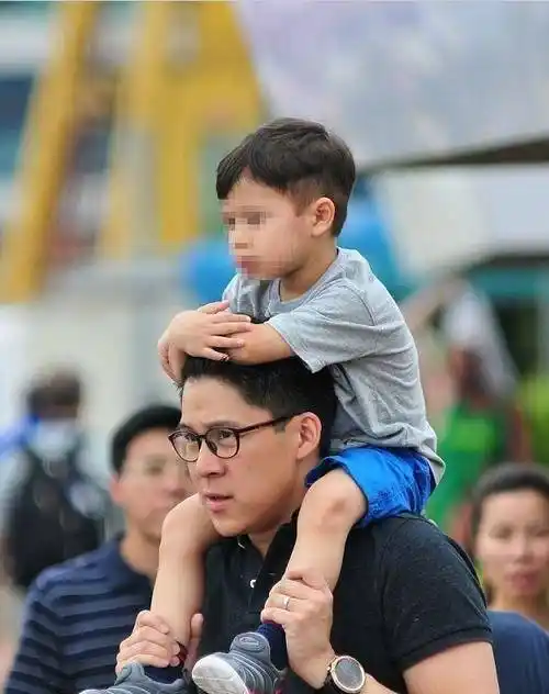 郭晶晶产后复出脸庞圆润那其他女星产后首次复出又什么样