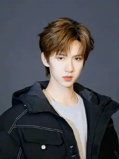 帅气的代言人@时代少年团-贺峻霖#贺峻霖李宁运动青春产品全球代言人