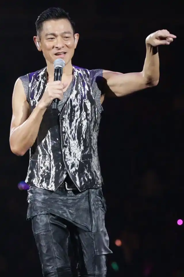 等了8年!刘德华演唱会首场概况