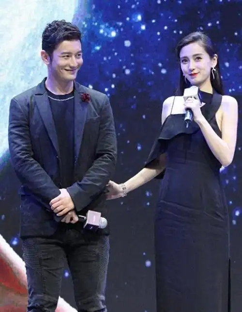 回顾张素霞儿子是明星黄晓明儿媳是杨颖他们离婚后我很可怜