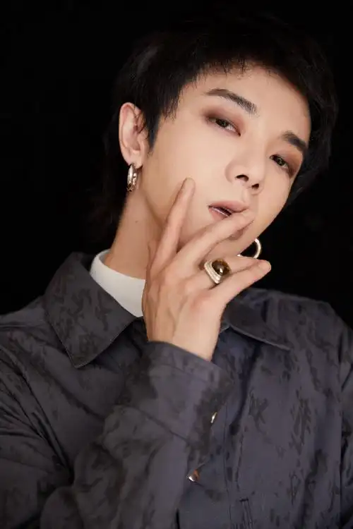 [华晨宇]华晨宇图片 华晨宇冷峻帅气写真图片