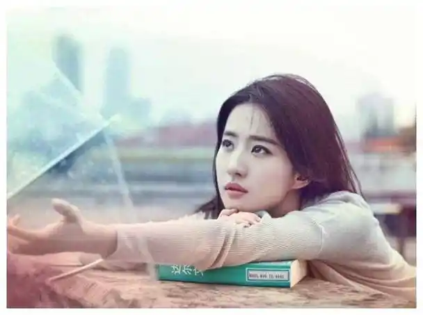 刘亦菲热搜原因曝光,网友:她小时候经历了什么?_校园_受害者_事情