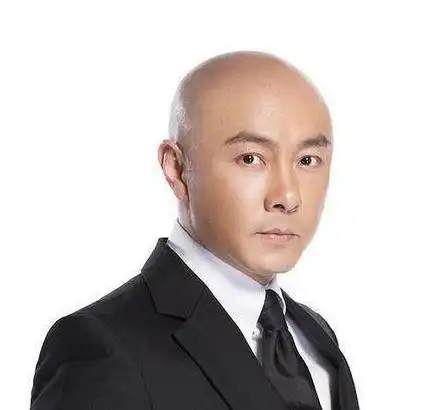张卫健为什么一直光头,因为他是香港的第一美男!怕出门