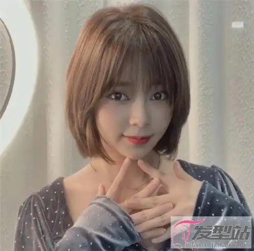 今年最新流行短发 百搭减龄刘海短发_发型站_最新流行发型设计发型