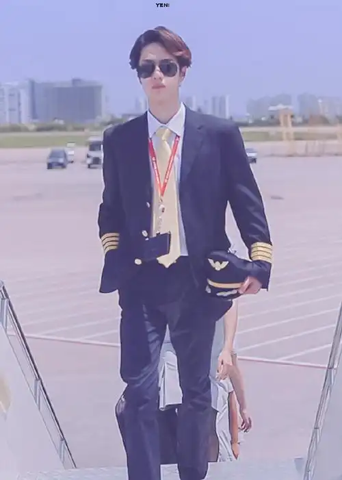 这么酷帅的机长还是第一次见#王一博