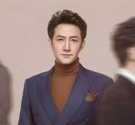 演员王阳出道10年不火40岁娶高斯后爆红娶了个旺夫的老婆