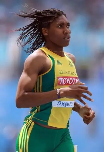 图文:女子800米赛门娅晋级 赛门娅关注比分