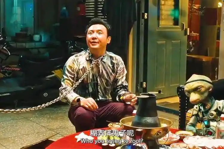 《疯狂的外星人》外星人学喝酒,没有一顿火锅解决不了的事!