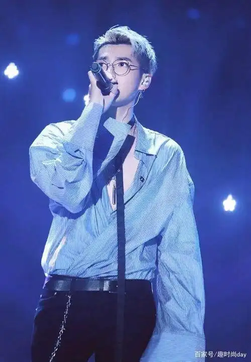 吴亦凡蓝色系穿搭
