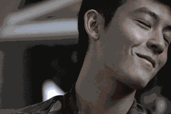 陈冠希小时候曾在香港读国际学校,和谢霆锋是同学,后来则一直呆在国外