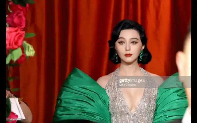 【范冰冰奥斯卡红毯】我行之路为无路,且任你埋伏.