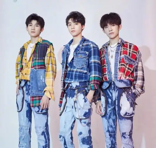 小鲜肉tfboys合体了