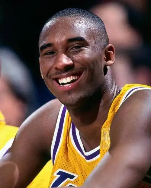 再也看不到科比美好的笑容了.