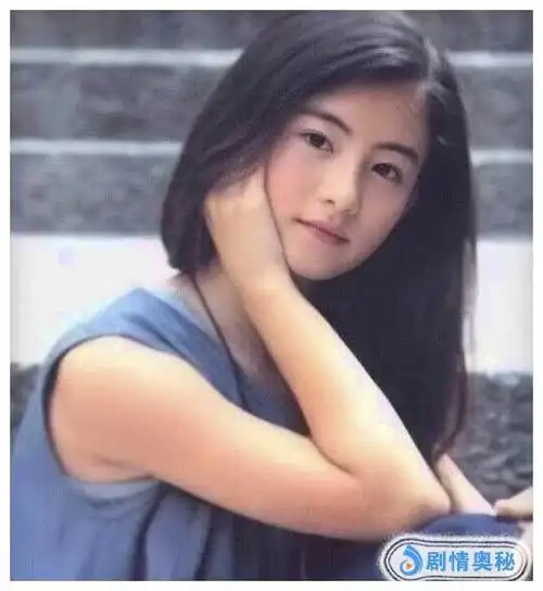 18岁的张柏芝vs19岁的王菲,已过不惑之年的谢霆锋眼光挺毒