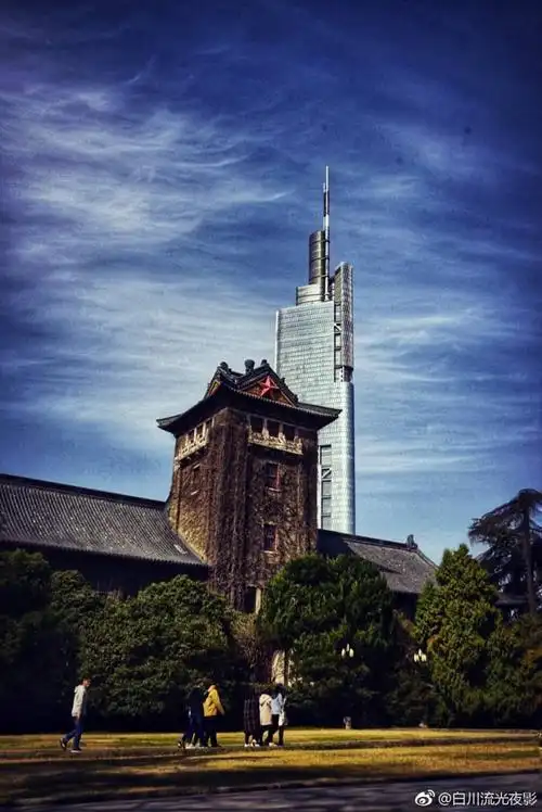 【大哉一诚天下动】南京大学鼓楼校区の北大楼(   )