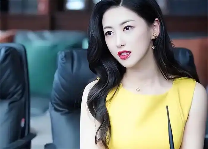 回顾豪横情史朱珠前任个个都是人物37岁选择嫁给普通人