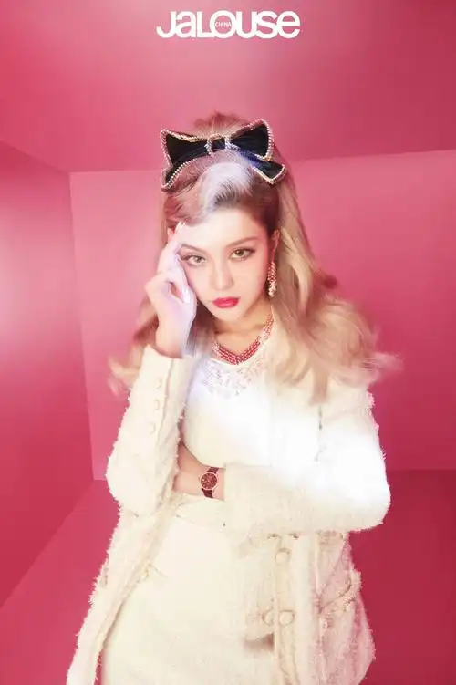 周扬青复古摩登写真大片39