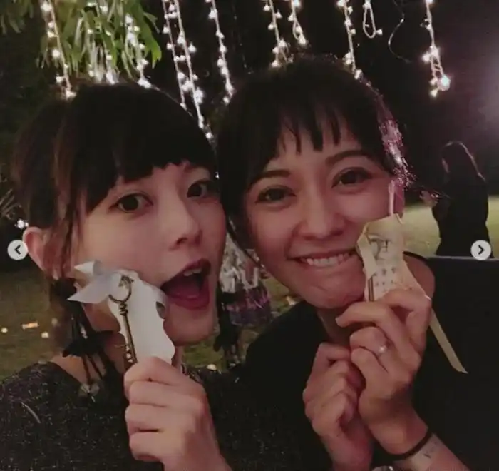 陈意涵出月子很开心,素颜与闺蜜下午茶,网友:卧蚕与眼袋分不清