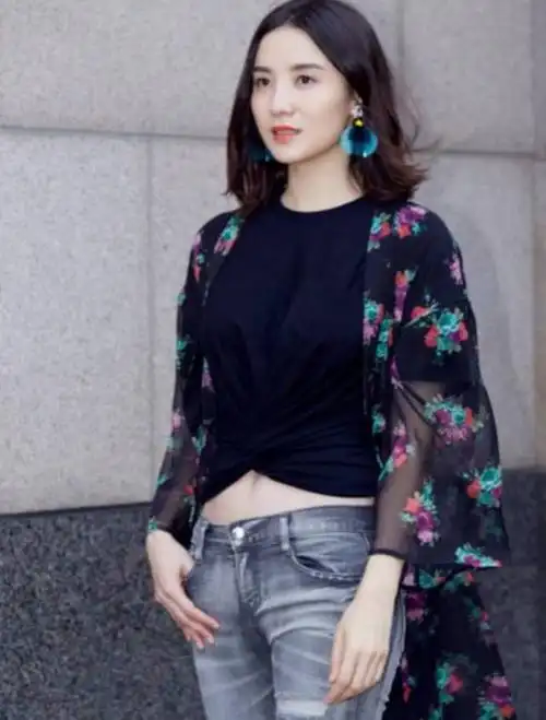 宋佳,身高172cm,体重52kg.