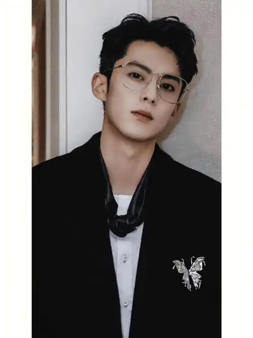 男明星金框眼镜造型##男明星金丝眼镜造型盘点