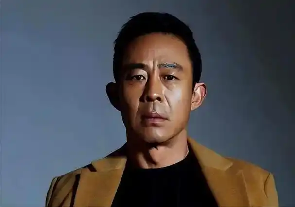 回顾国家一级演员侯勇:一婚娶70后,二婚娶80后,三婚50