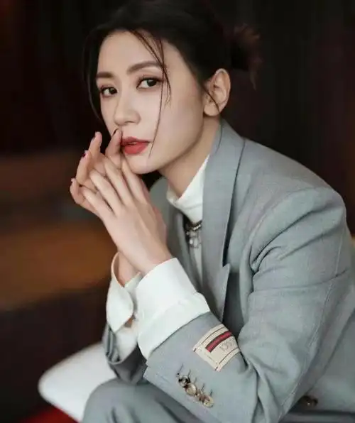 贾静雯高清时尚美图,优雅迷人!