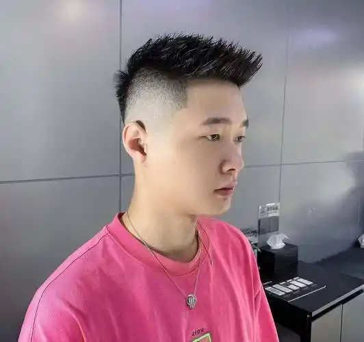 秋冬季节男生发型也别乱剪,试试这3款,剪完有型还帅气_刘海_头发_效果