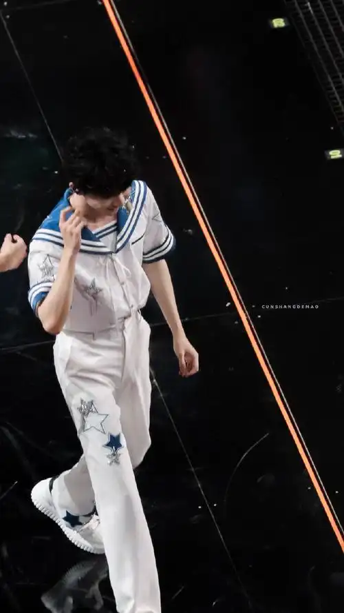 腿有辣么长!#马嘉祺压轴放狠话