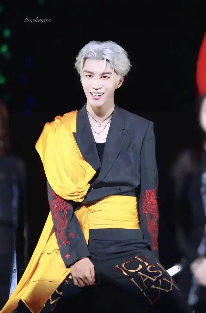 范丞丞的银发浅的欣赏一下#范丞丞waso有范 #范丞丞#范丞 - 抖音