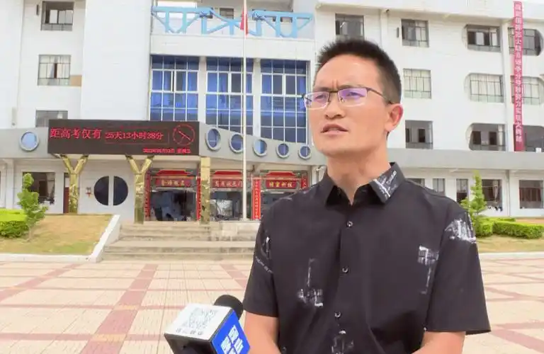 砚山这所学校做了这样的准备_第一中学_进行_考生