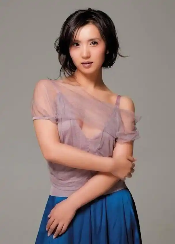 回顾演员陈好嫁大8岁富豪婚后连生三胎今一家五口其乐融融