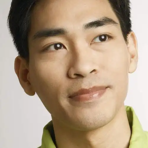 亚洲,仅一个男性,仅一个人,仅一个中年男性,服装,注视,休闲装,黄种人