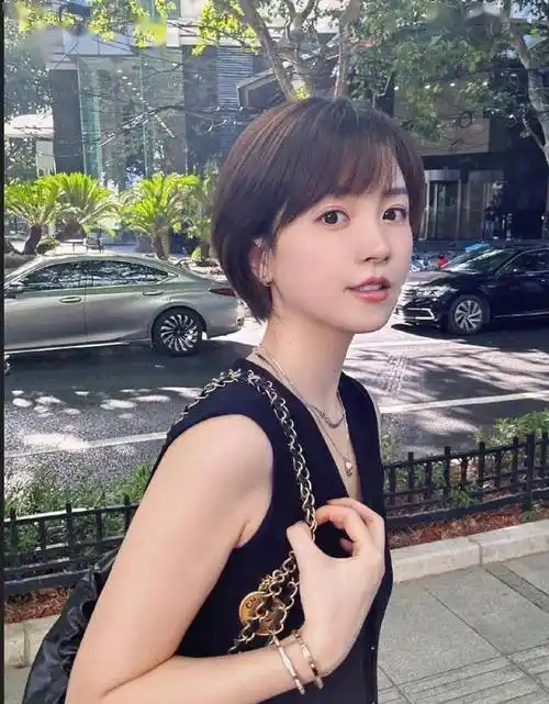 发量少的女生,一定要试试这4款短发,太好看了!_修剪_脸型_刘海