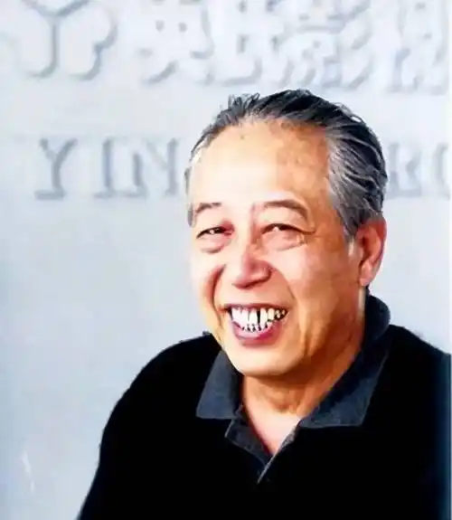 原创著名演员文兴宇不听妻子的劝告戒烟后半生让妻子黯然流泪