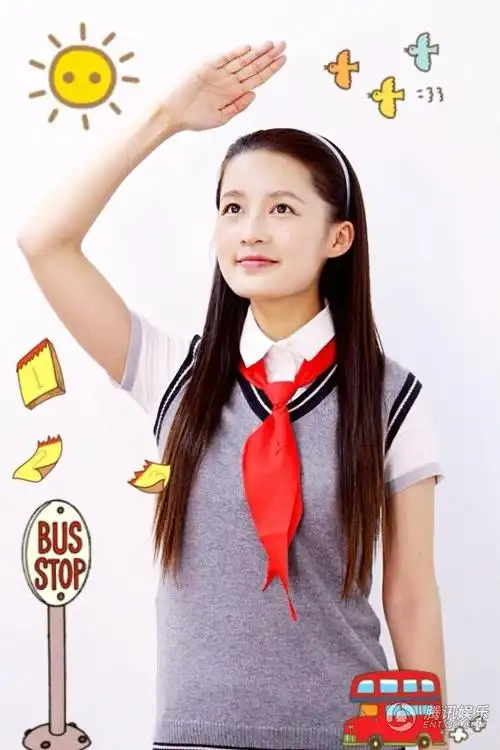 高清:李沁清纯校服庆六一 嘟嘴卖萌童趣十足
