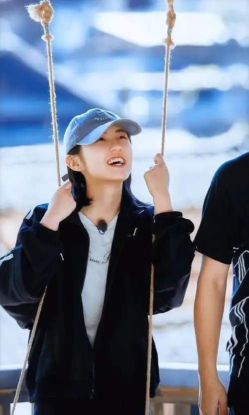 张子枫月牙眼笑起来超甜是邻家妹妹没错了