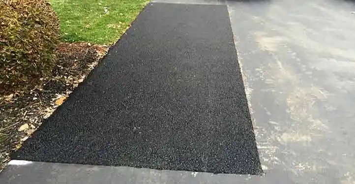 沥青冷补材料的强度形成和热沥青混合料的强度形成有不同,热沥青混合