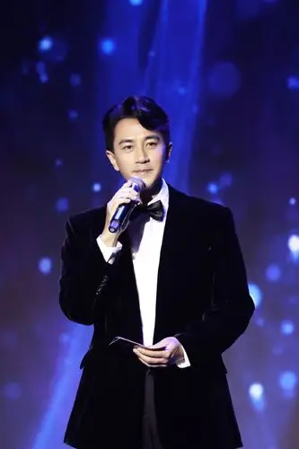 刘恺威超话 作为点赞中国荣耀大使受邀出席海南恋歌新闻发布会,身着