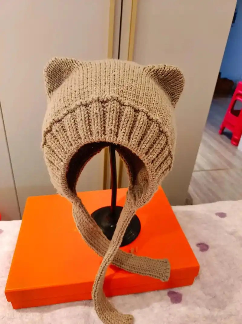 给宝宝织的小熊护耳帽完工.跟老师学的起针方法 - 抖音