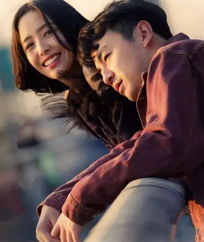 雷佳音和佟丽娅拍的封面照,两人毫无违和感!