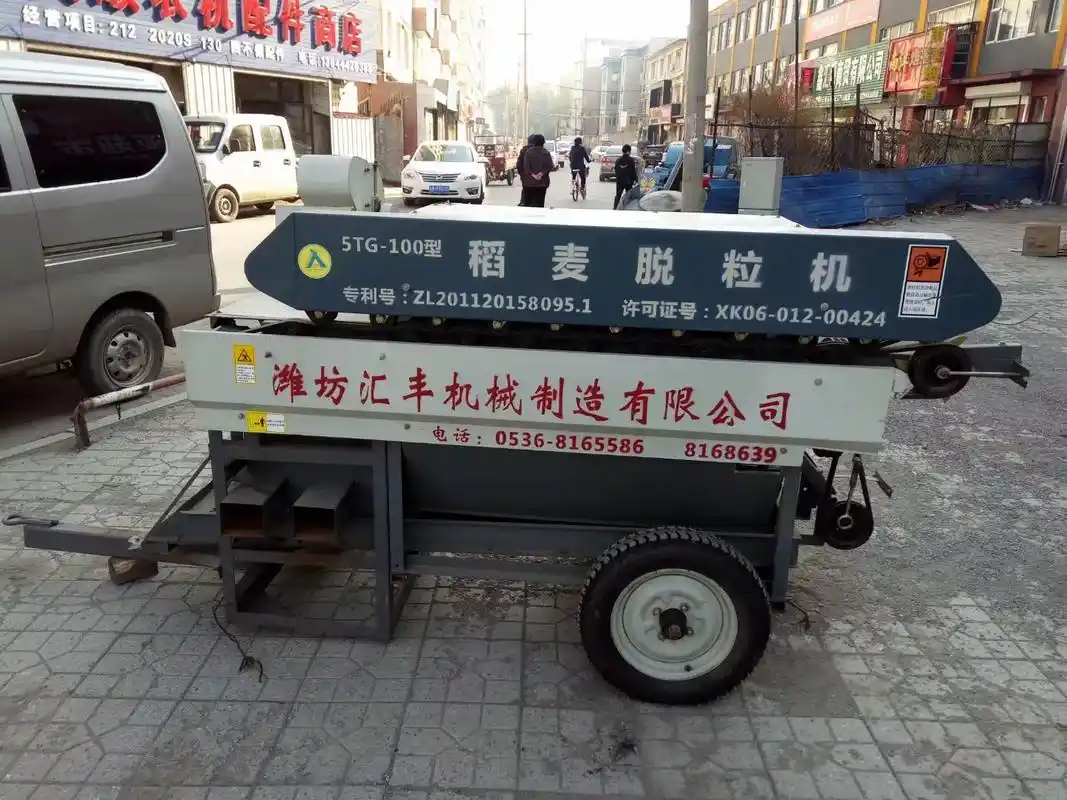 小型水稻脱粒机:适用手扶拖拉机牵引(12马力),3-5人作业 - 抖音