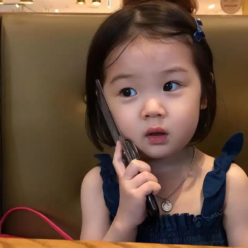 可爱搞怪小女孩头像 我的微信头像被可爱的小女孩承包了